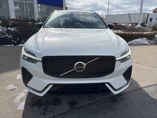 2025 Volvo XC60 B5 Plus