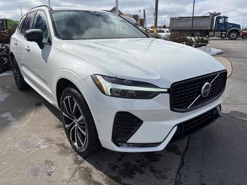 2025 Volvo XC60 B5 Plus