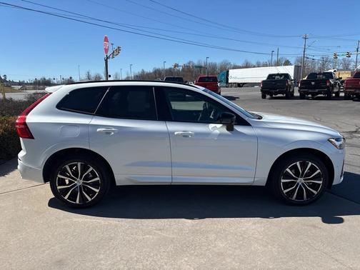 2025 Volvo XC60 B5 Plus