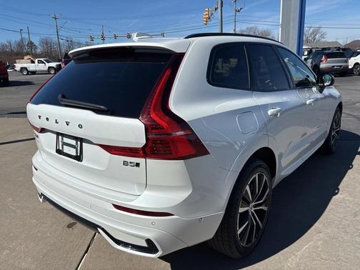 2025 Volvo XC60 B5 Plus