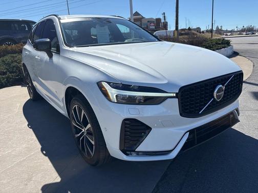 2025 Volvo XC60 B5 Plus