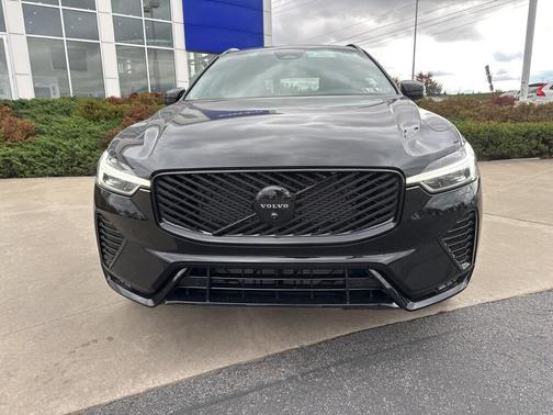 2026 Volvo XC60 B5 Ultra Black Edition