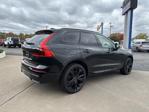 2026 Volvo XC60 B5 Ultra Black Edition