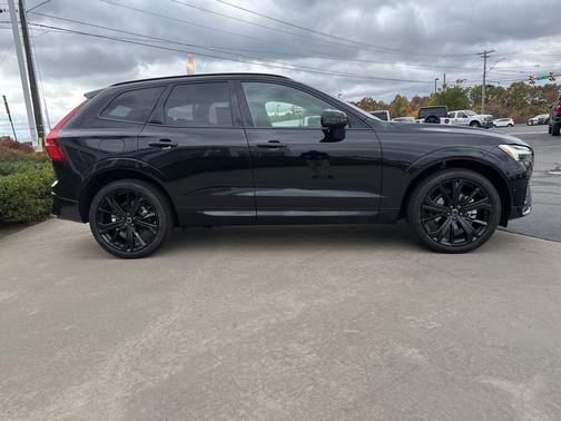2026 Volvo XC60 B5 Ultra Black Edition