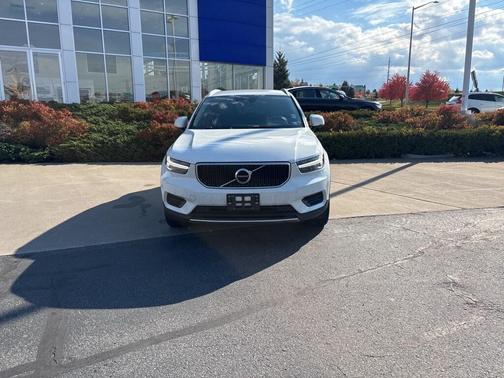 2020 Volvo XC40 T4 Momentum