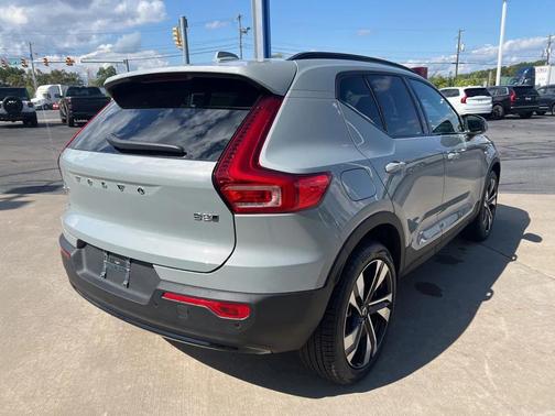 2026 Volvo XC40 B5 Ultra