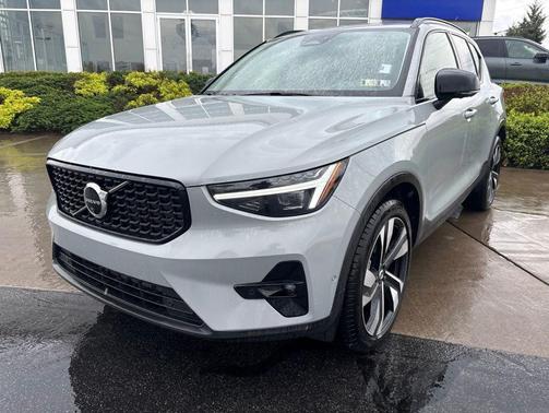 Vapour Grey Metallic 2026 Volvo XC40 B5 Ultra
