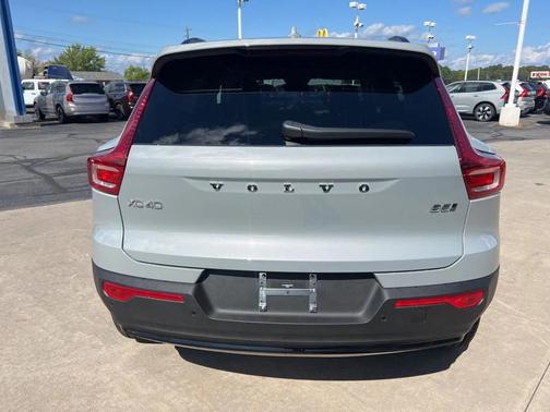 2026 Volvo XC40 B5 Ultra