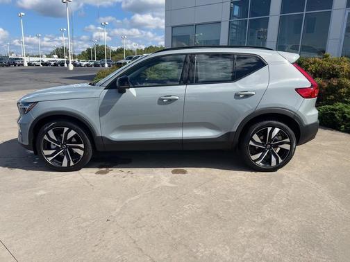 2026 Volvo XC40 B5 Ultra