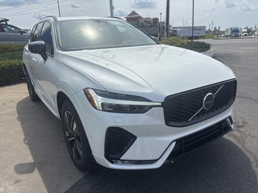 Crystal White Metallic 2026 Volvo XC60 B5 Plus