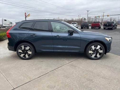 2025 Volvo XC60 Plug-In Hybrid T8 Plus
