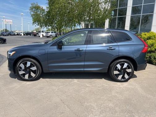 2025 Volvo XC60 Plug-In Hybrid T8 Plus