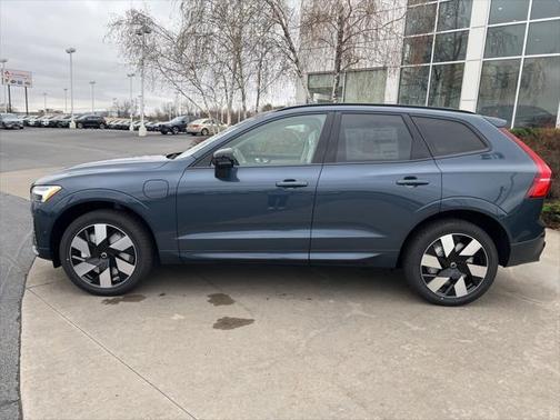 2025 Volvo XC60 Plug-In Hybrid T8 Plus