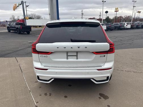 2026 Volvo XC60 B5 Plus