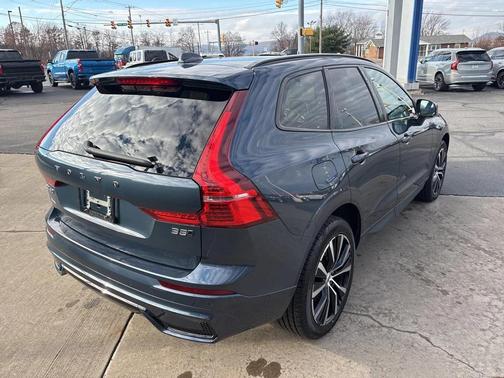 2025 Volvo XC60 B5 Plus