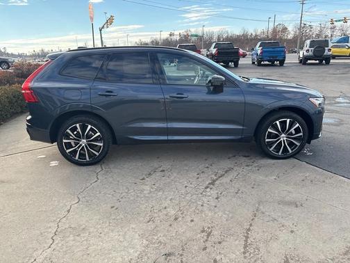 2025 Volvo XC60 B5 Plus