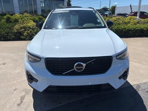 Cloud Blue 2024 Volvo XC40 B5 Plus Dark Theme