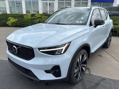 Cloud Blue 2024 Volvo XC40 B5 Plus Dark Theme