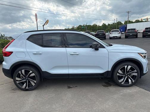 Cloud Blue 2024 Volvo XC40 B5 Plus Dark Theme