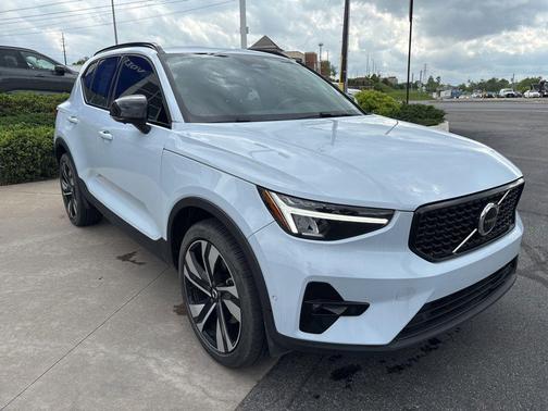 Cloud Blue 2024 Volvo XC40 B5 Plus Dark Theme
