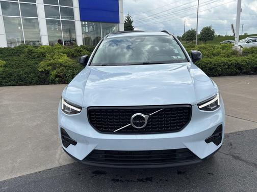 Cloud Blue 2024 Volvo XC40 B5 Plus Dark Theme