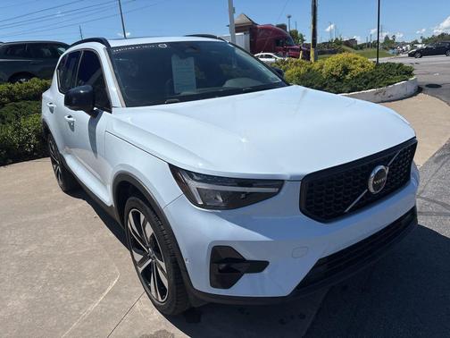 Cloud Blue 2024 Volvo XC40 B5 Plus Dark Theme