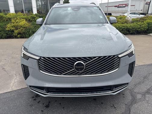 Crystal White Pearl 2026 Volvo XC90 Plus, B6 AWD Gas (mild hybrid), Gasoline, Bright, 7 Seats