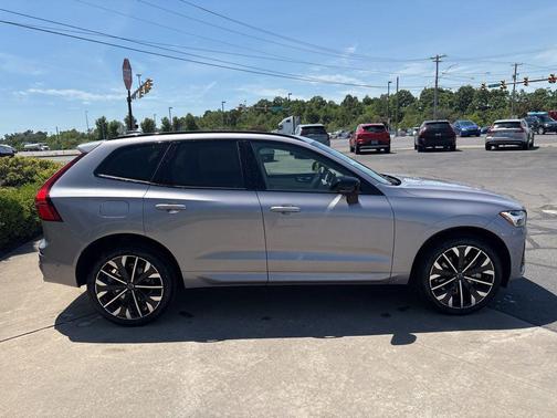 Aurora Silver 2026 Volvo XC60 B5 Ultra