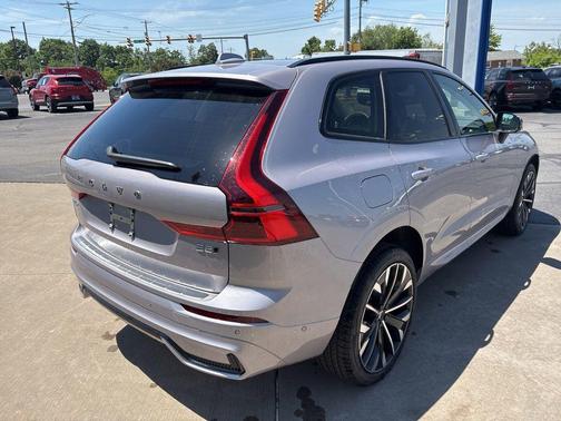 Aurora Silver 2026 Volvo XC60 B5 Ultra