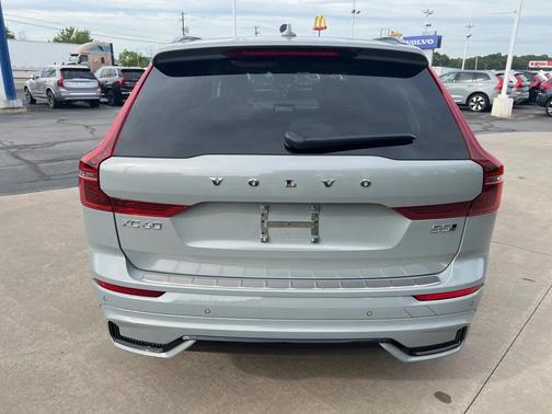 2026 Volvo XC60 B5 Ultra