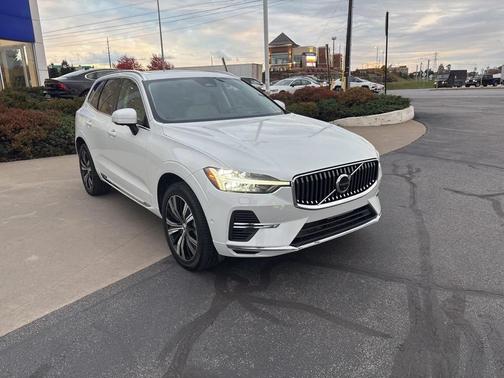 2022 Volvo XC60 Recharge Plug-In Hybrid T8 Inscription