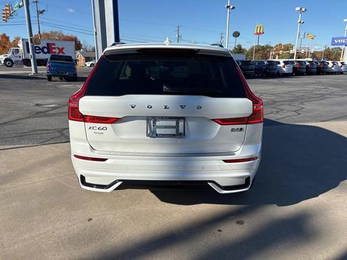 2022 Volvo XC60 Recharge Plug-In Hybrid T8 Inscription