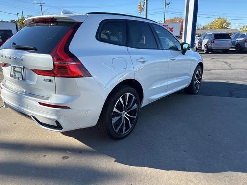 2022 Volvo XC60 Recharge Plug-In Hybrid T8 Inscription