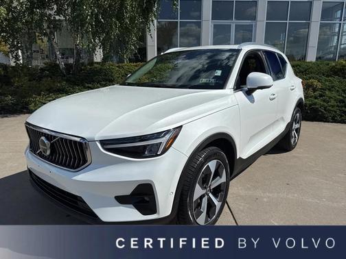 2025 Volvo XC40 B5 Plus Bright Theme
