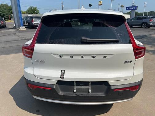 2025 Volvo XC40 B5 Plus Bright Theme