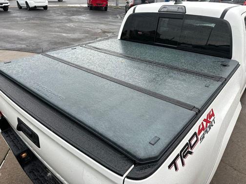 Super White 2019 Toyota Tacoma TRD Sport