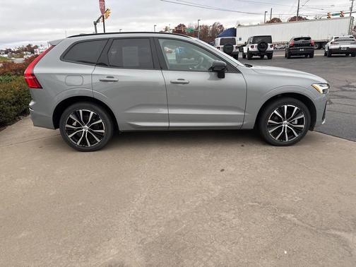 2025 Volvo XC60 B5 Plus