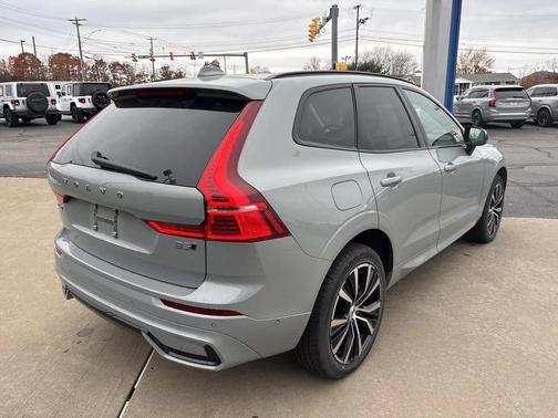 2025 Volvo XC60 B5 Plus