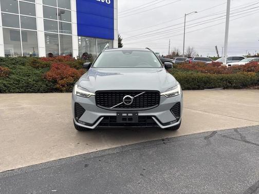 2025 Volvo XC60 B5 Plus