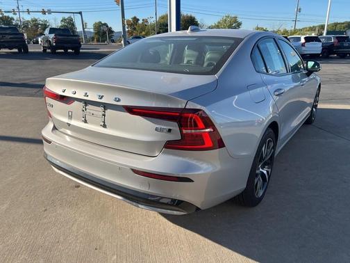 2025 Volvo S60 B5 Core
