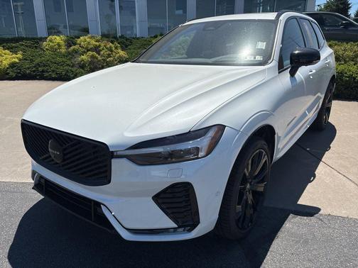 Crystal White Metallic 2026 Volvo XC60 B5 Ultra Black Edition