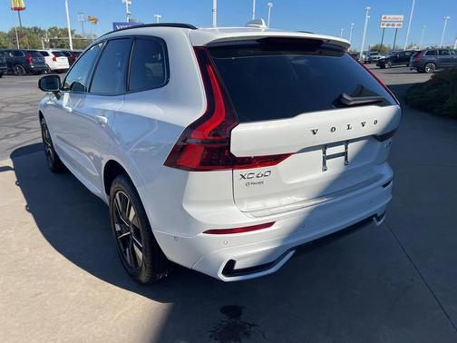 2026 Volvo XC60 B5 Plus