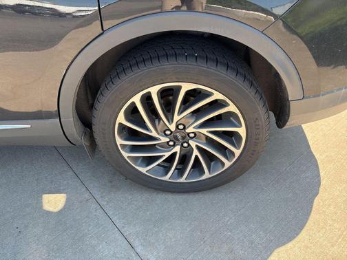INFINITE BLACK 2020 Lincoln Nautilus Reserve