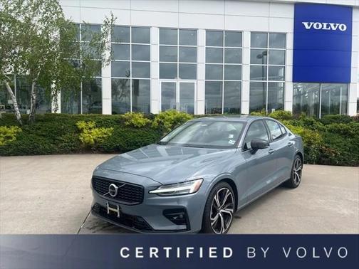 2024 Volvo S60 B5 Plus Dark Theme