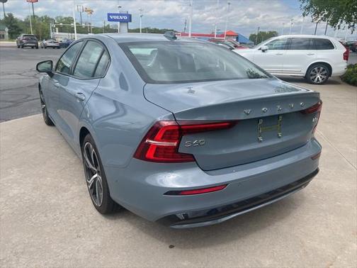2024 Volvo S60 B5 Plus Dark Theme