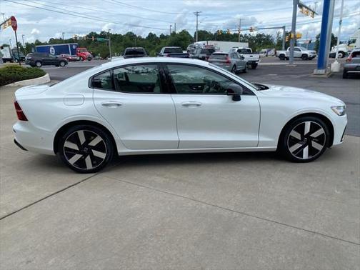 2024 Volvo S60 Recharge Plug-In Hybrid T8 Plus Dark Theme