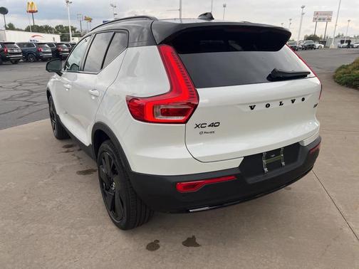 2026 Volvo XC40 B5 Ultra Black Edition