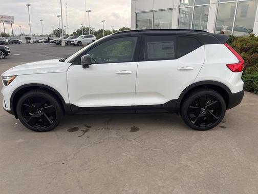2026 Volvo XC40 B5 Ultra Black Edition