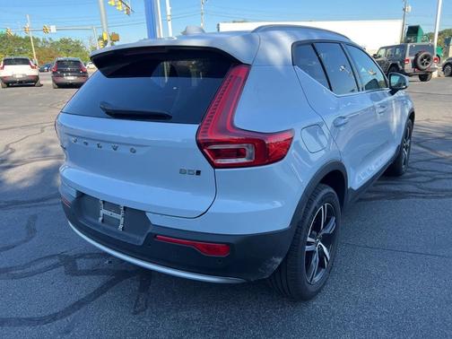 2025 Volvo XC40 B5 Core Bright Theme