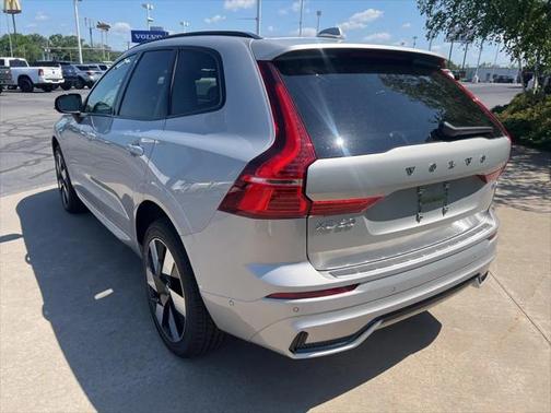 2025 Volvo XC60 Plug-In Hybrid T8 Plus